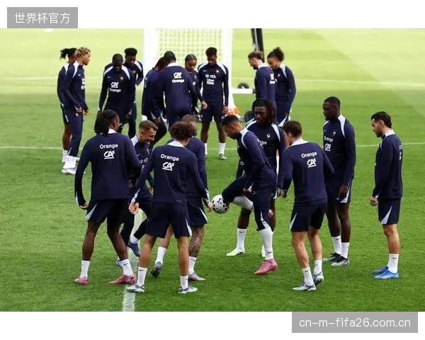 德尚或在世界杯延续阵型摇摆策略，边路攻防将成为法国队战术变化的核心。
